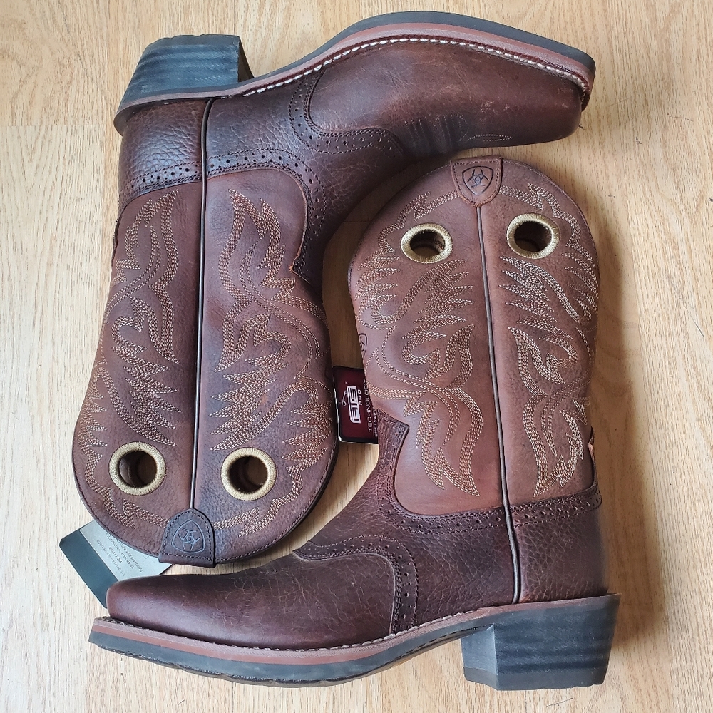 Men's Size 10.5 D Ariat Ata Pro Leather Boots.